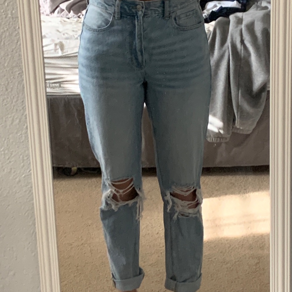 American Eagle Mom Jeans- light wash 6L